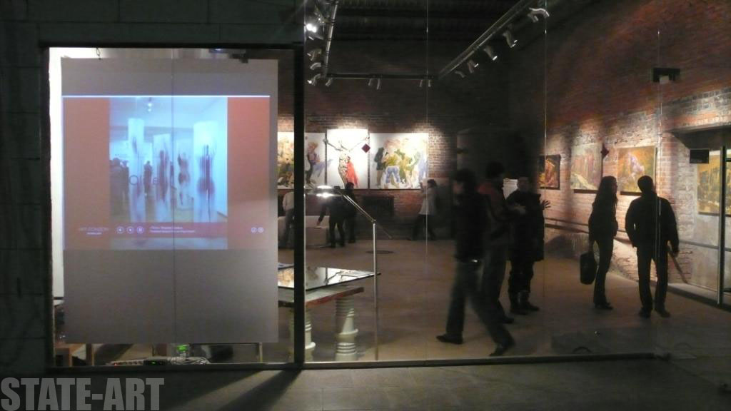Экран VISIO S1 в экспозиции в ЦСИ ВИНЗАВОД Ателье №2